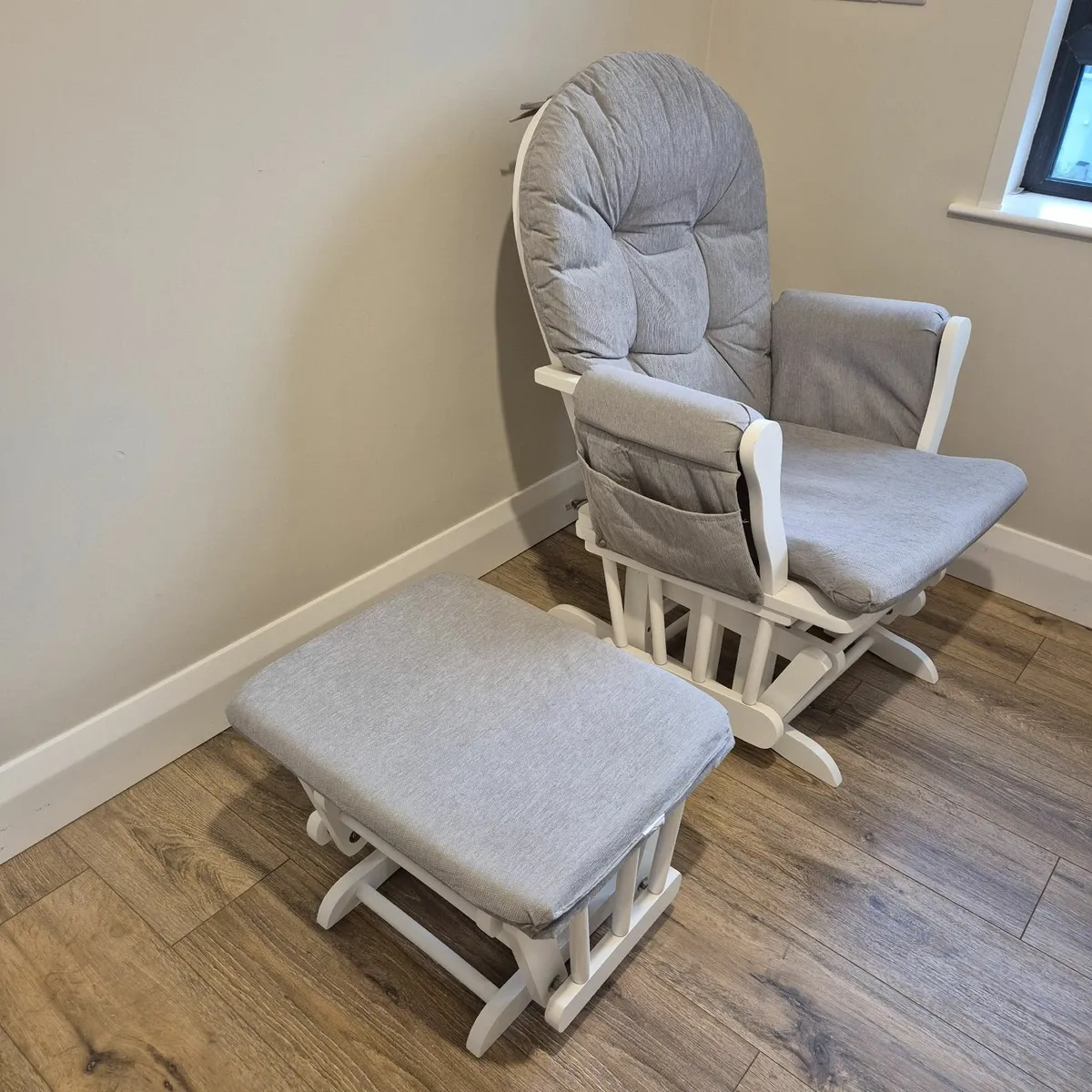 Nursing rocking chair & stool - Image 3