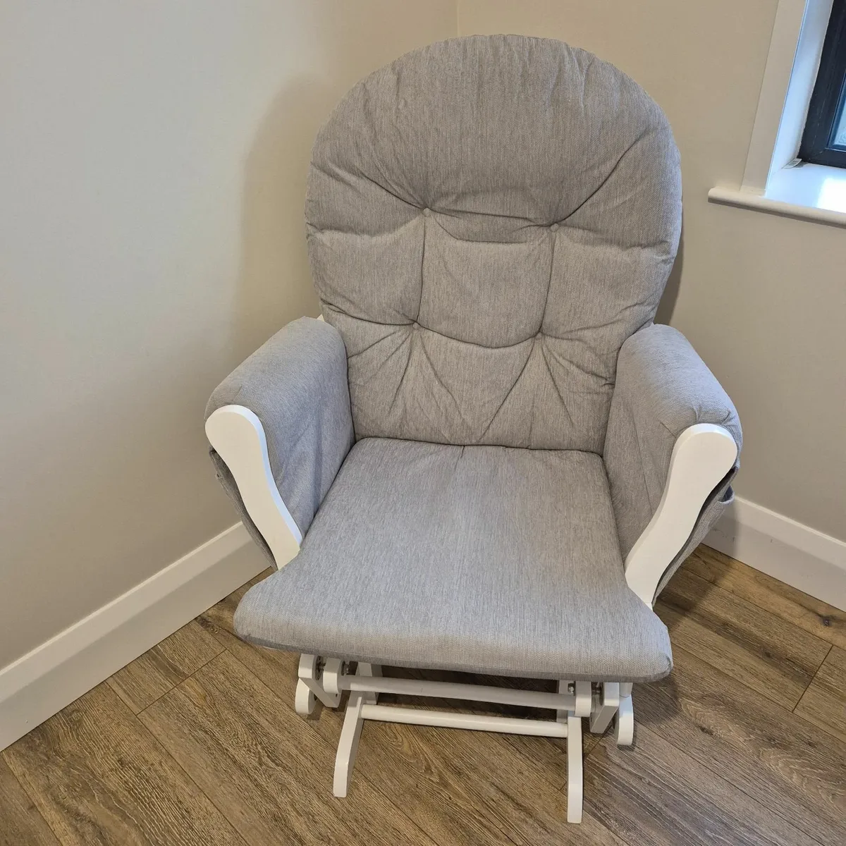 Nursing rocking chair & stool - Image 4