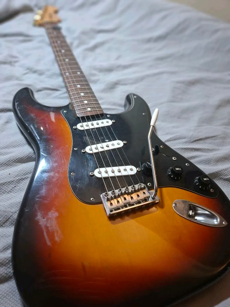 Squier Silver Series Strat MIJ Custom Shop pickups - Image 2