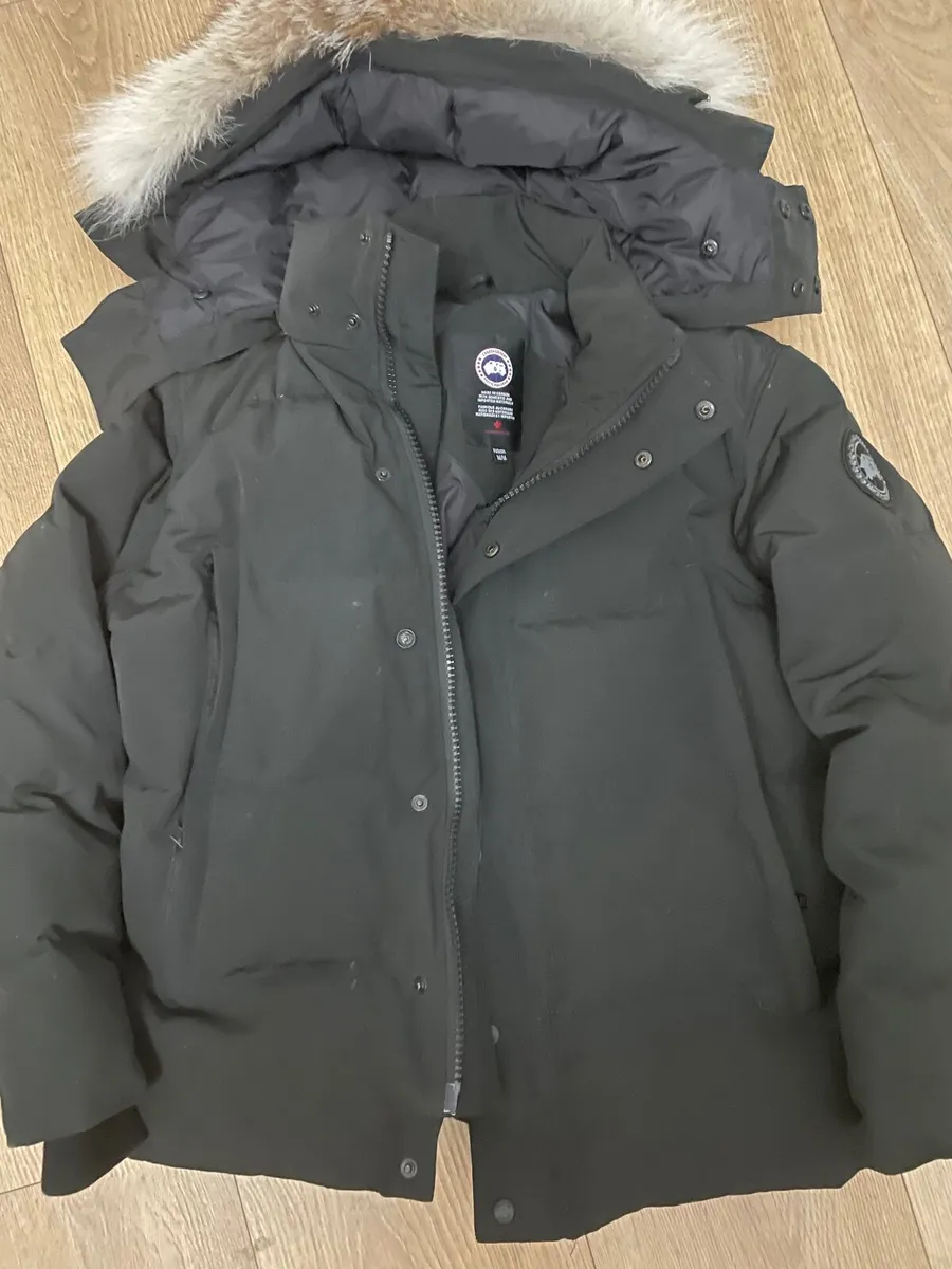 Canada goose jacket - Image 1