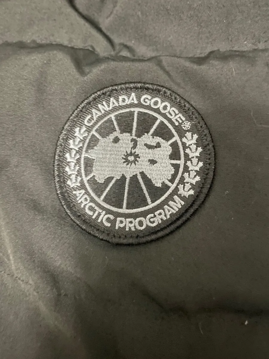 Canada goose jacket - Image 4