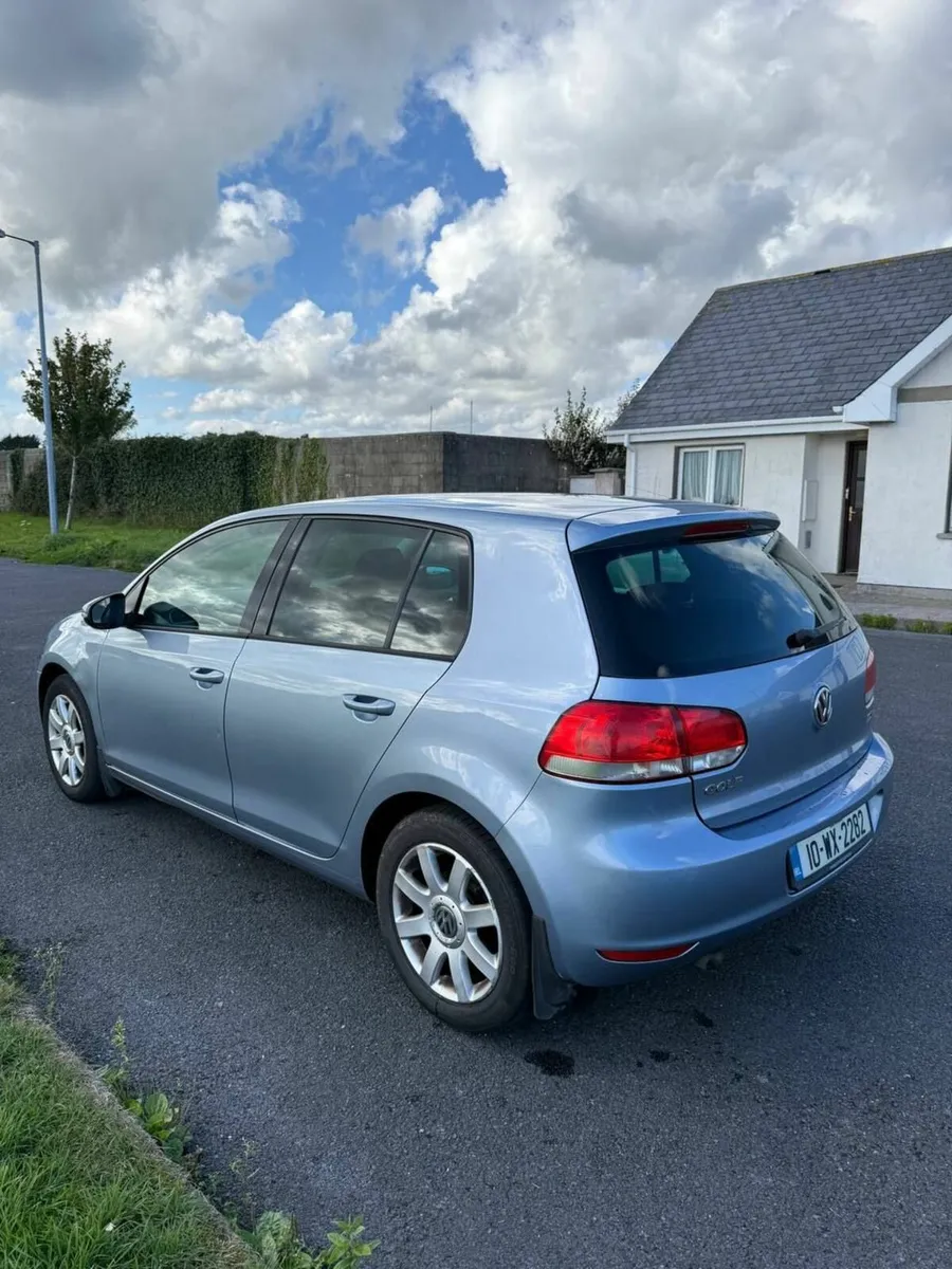 Volkswagen Golf 2010 - Image 2