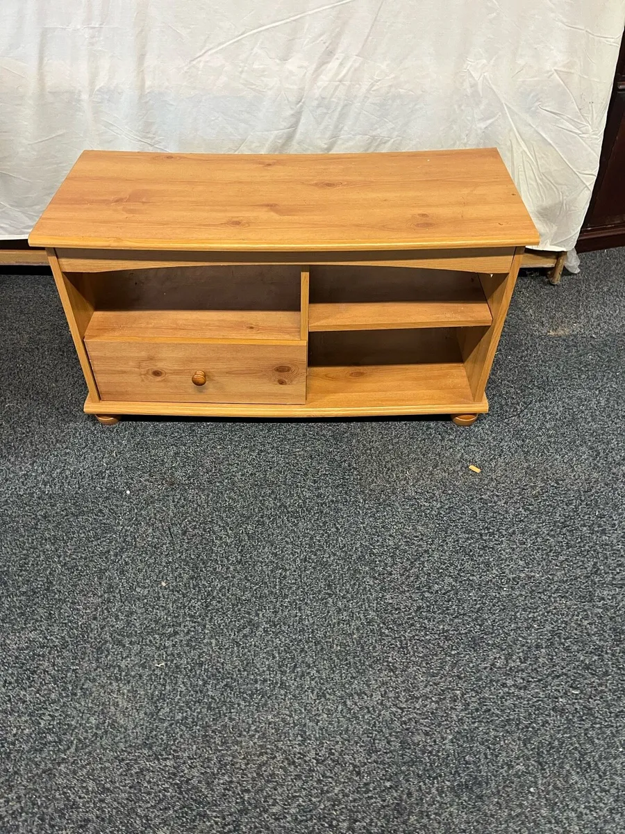 Pine TV table - Image 1