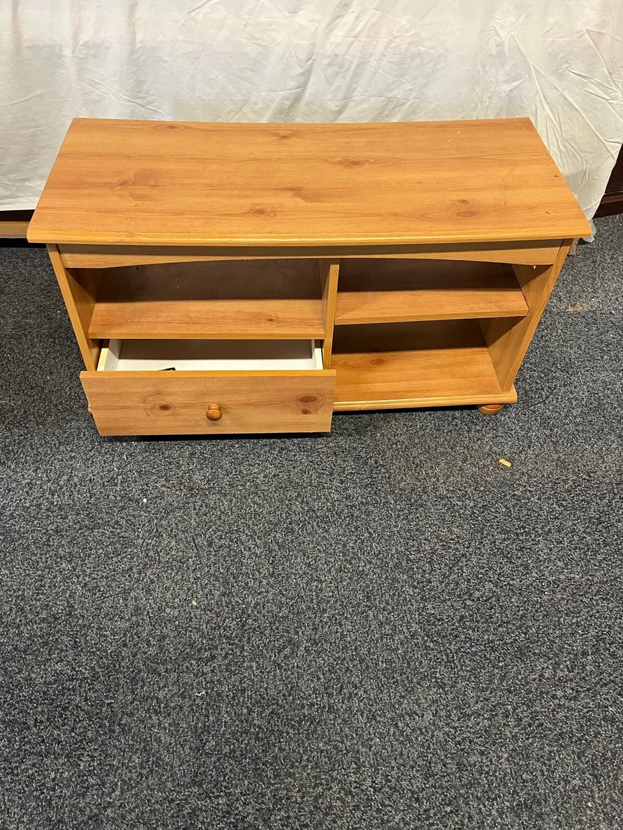 Pine TV table - Image 2