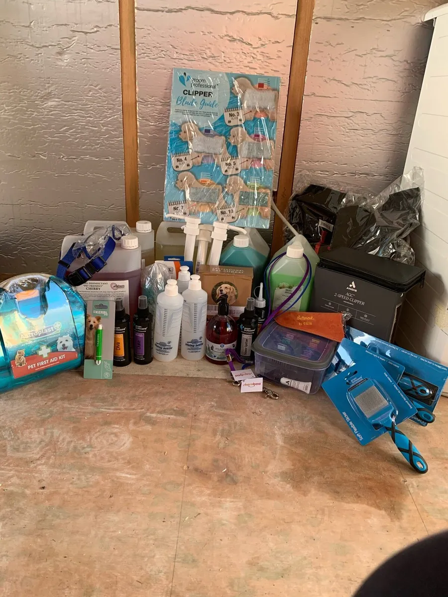 Dog grooming items - Image 1