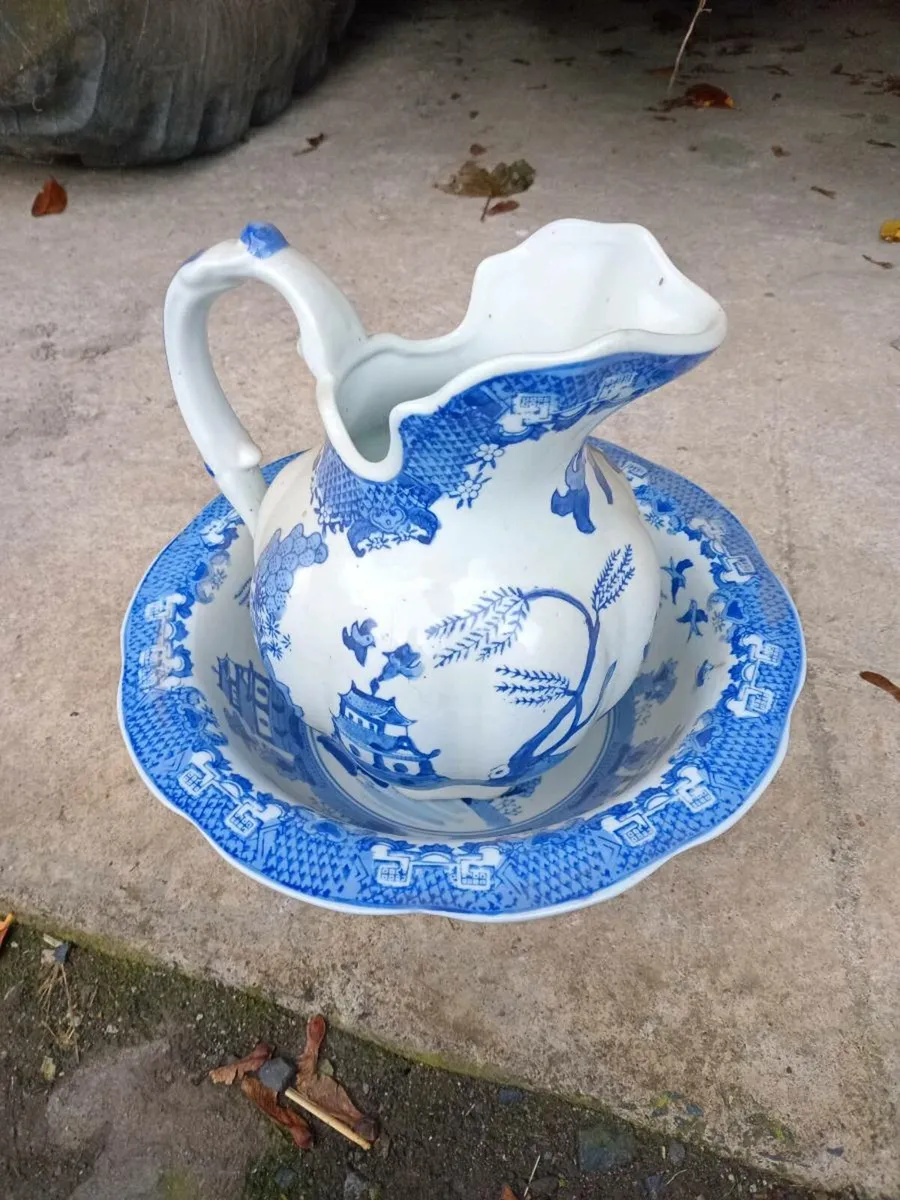 Repro victorian jug and basin - Image 1