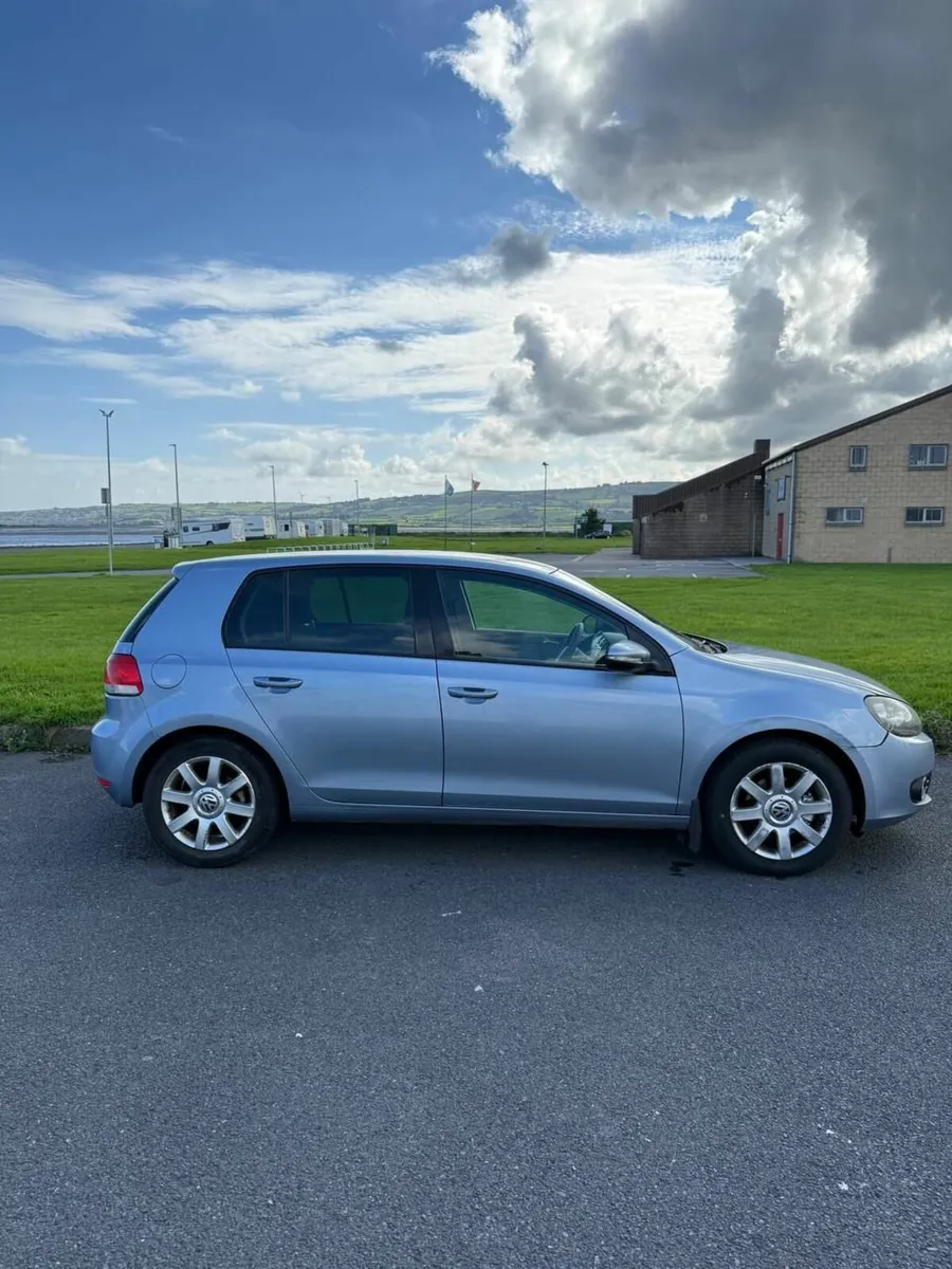 Volkswagen Golf 2010 - Image 4
