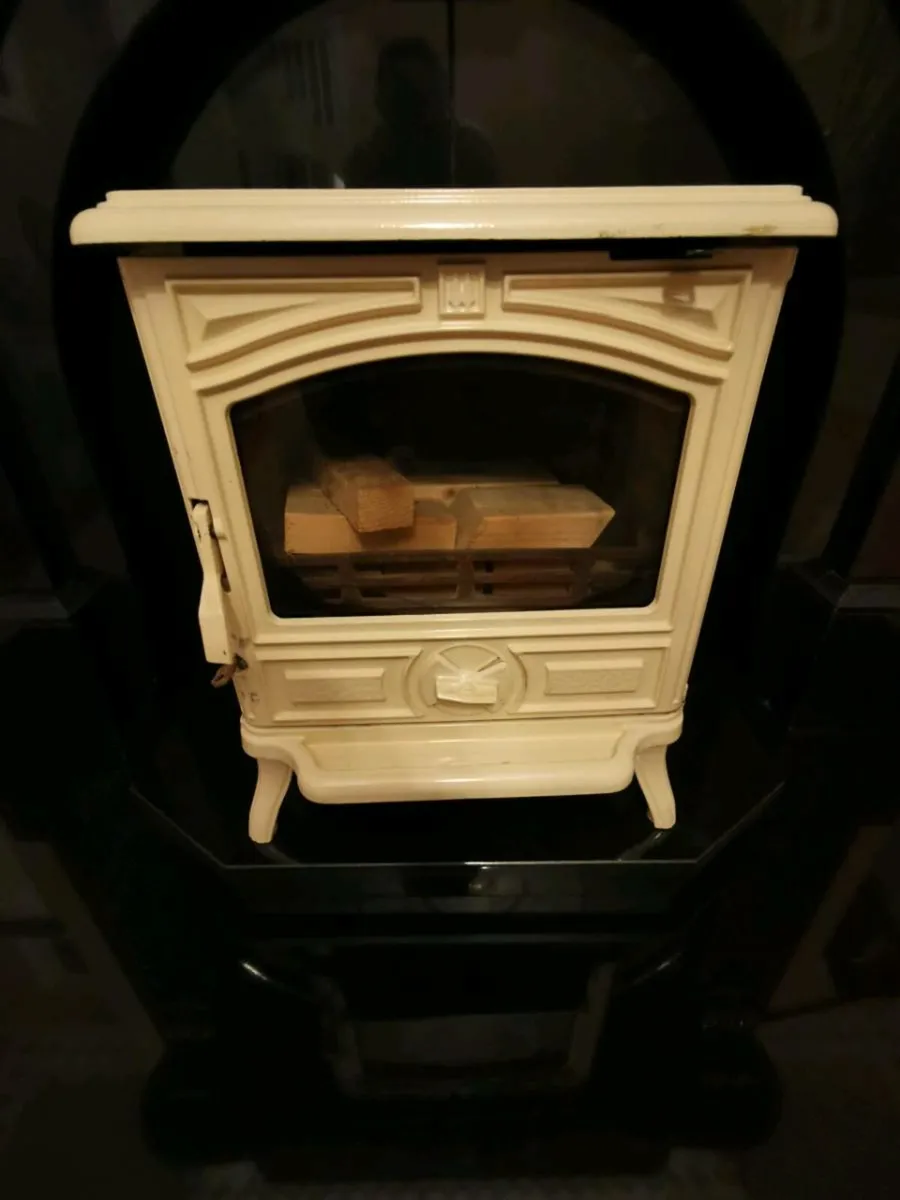 Fireplace & Stove - Image 2