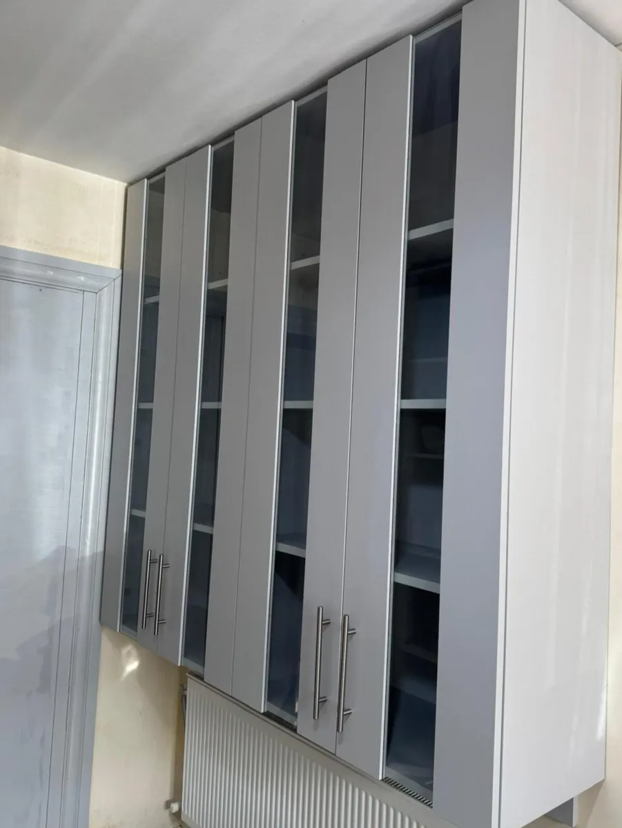 Glass wall units - Image 1