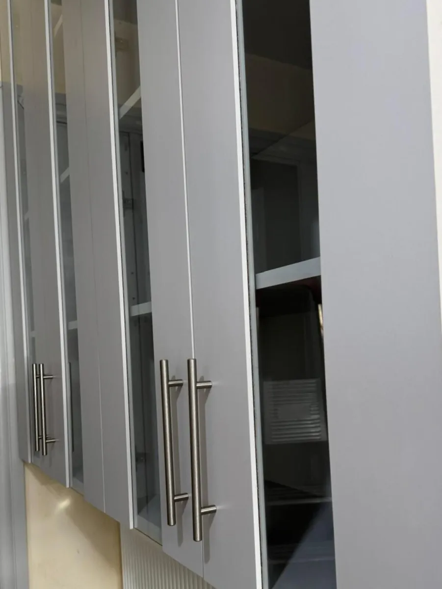 Glass wall units - Image 4