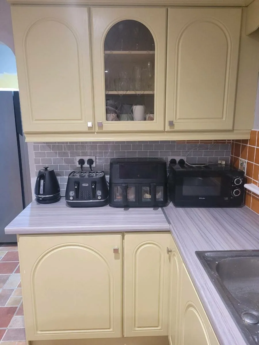 Fitted kitchen - Image 1