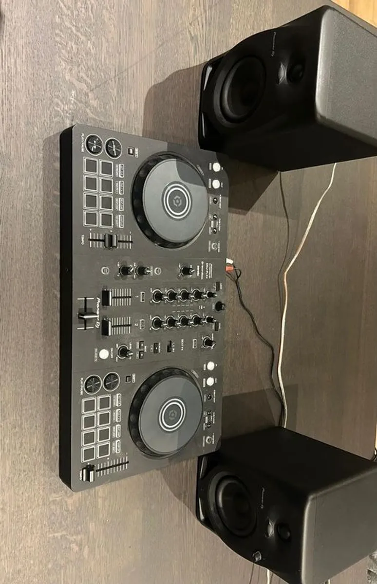 Pioneer DJ decks and speakers- only used once