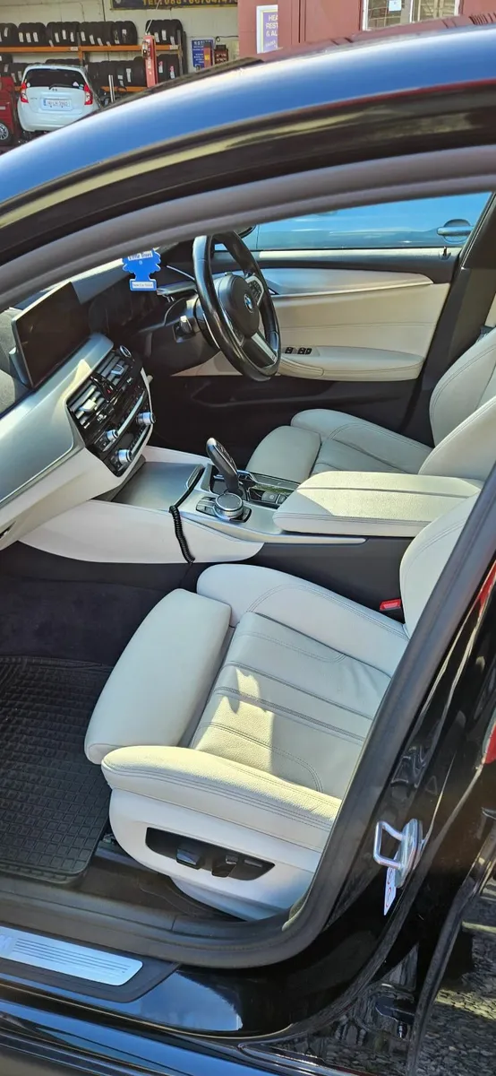 BMW 5-Series 2018 - Image 2