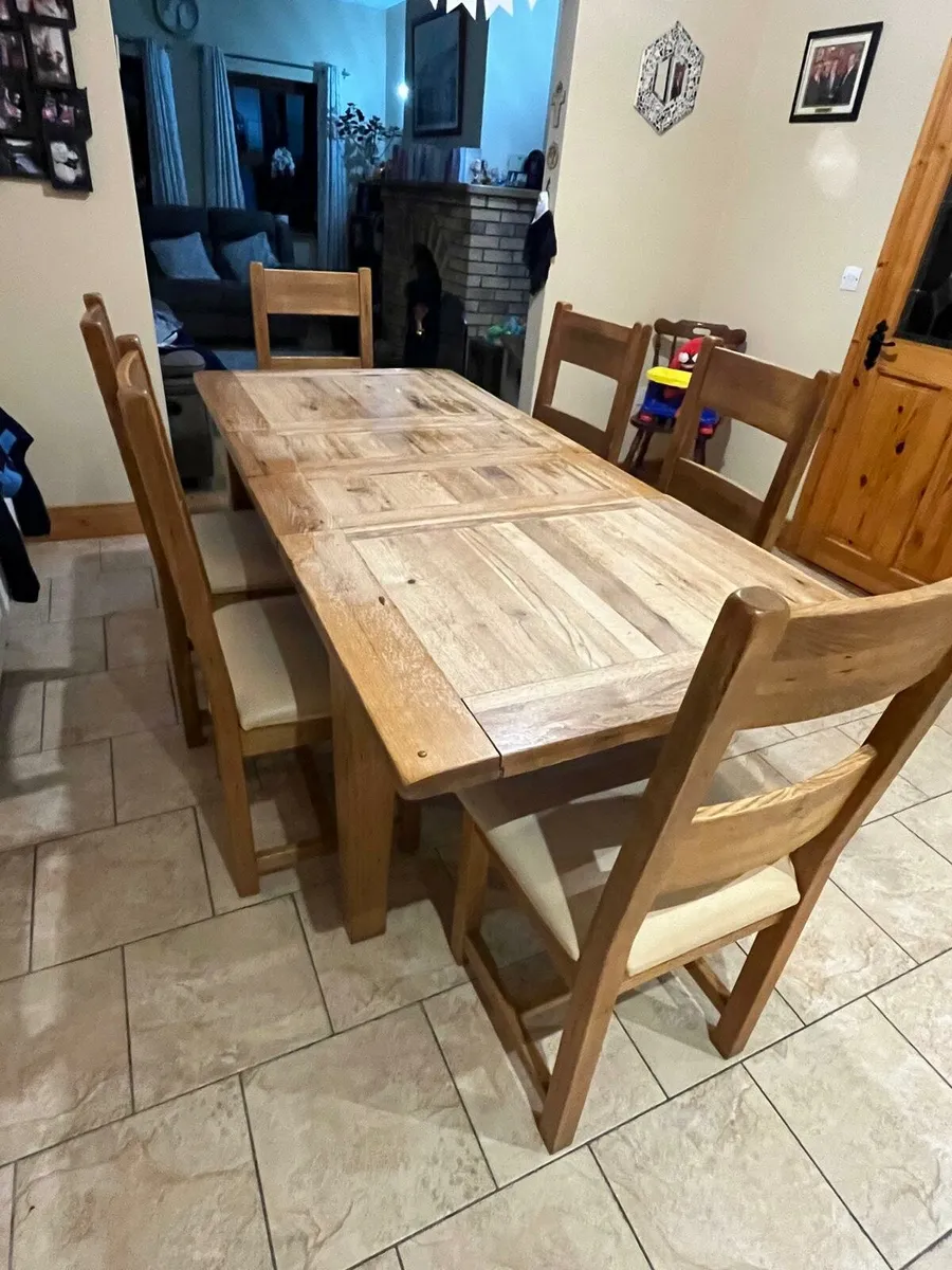 Table & chairs - Image 1