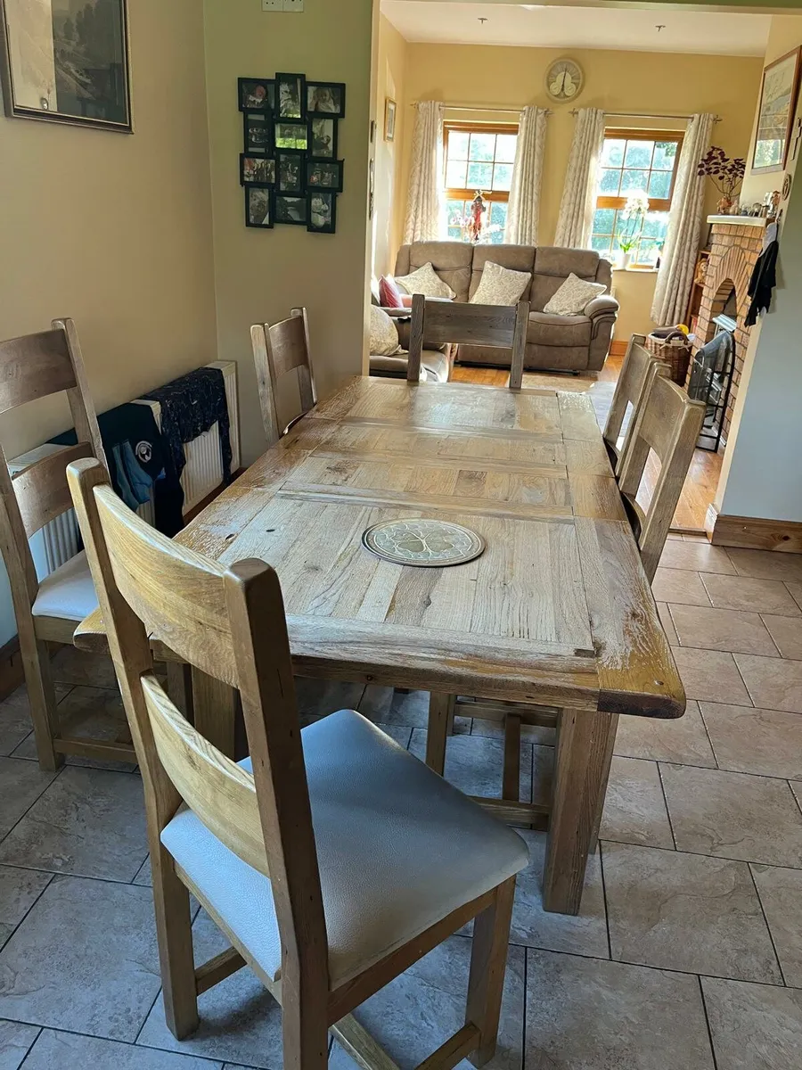 Table & chairs - Image 4
