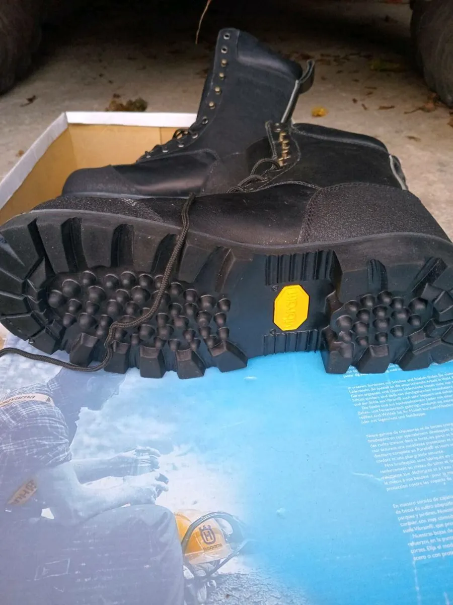 Chainsaw boots and jacket - Image 2
