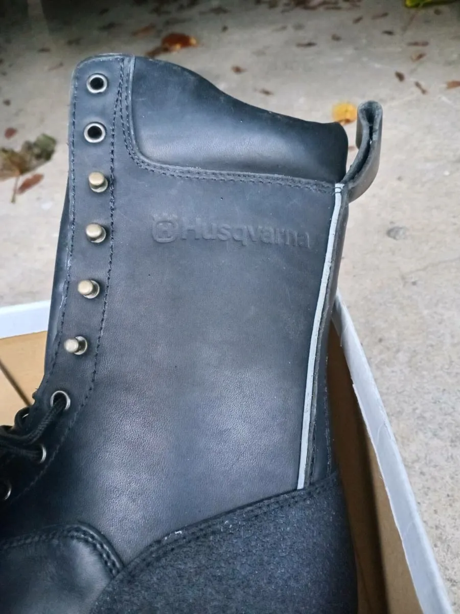 Chainsaw boots and jacket - Image 4