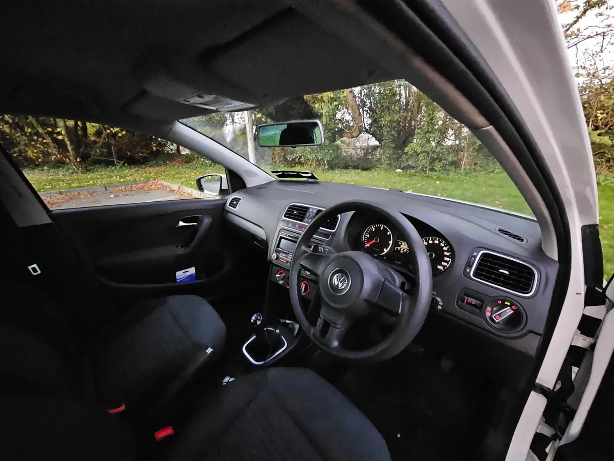 Volkswagen Polo 2012 - Image 2