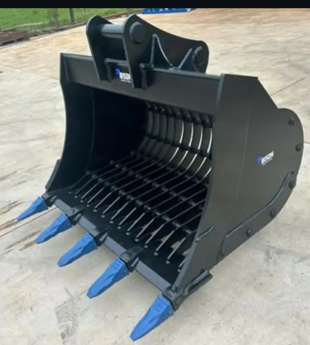 Digger Buckets & Attachments - Image 1