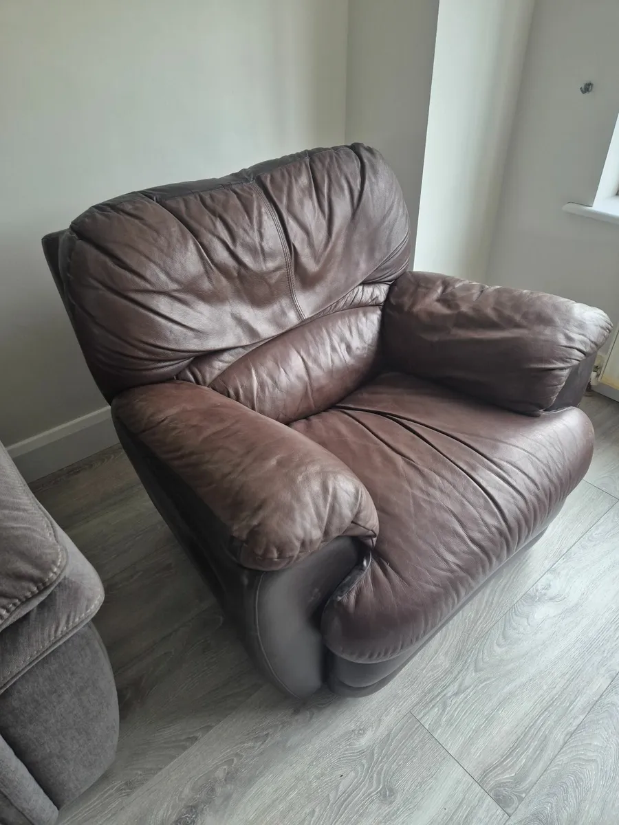 Recliner seat - Image 1
