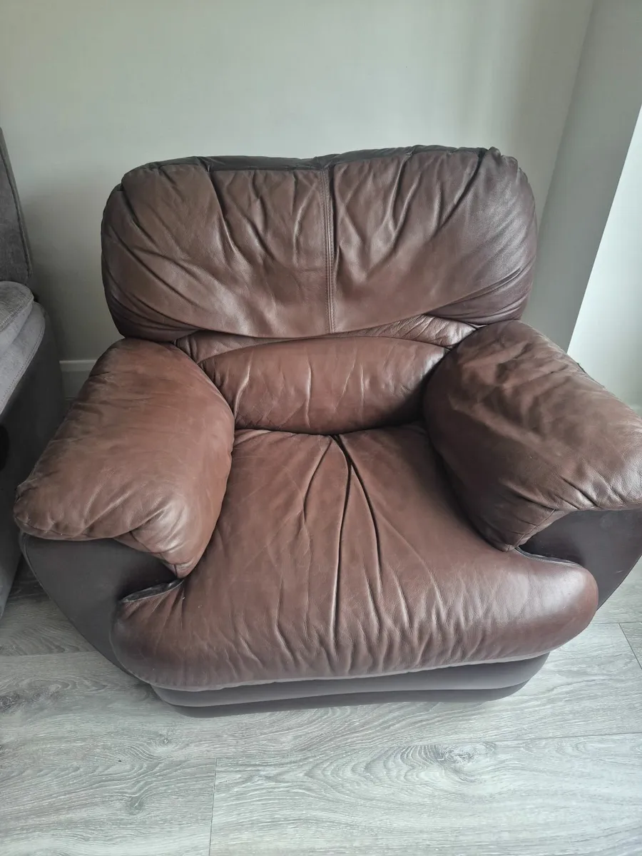 Recliner seat - Image 2