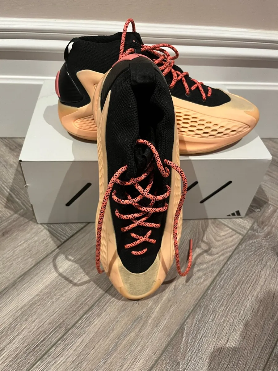 Basketball shoes - Image 1