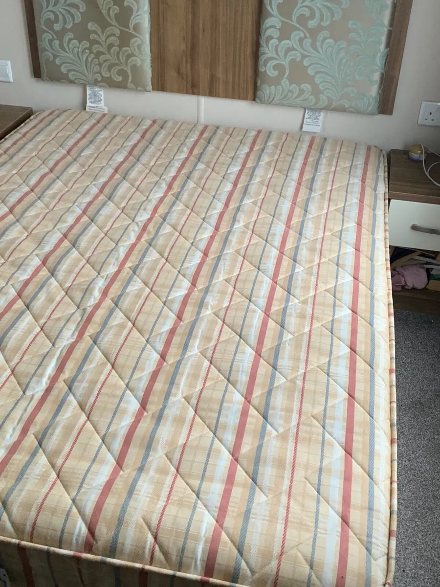 4ft 6 Mattress - Image 1