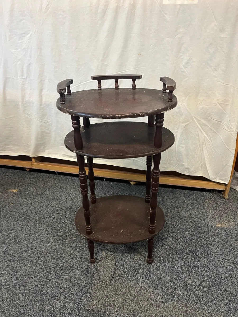 Corner table