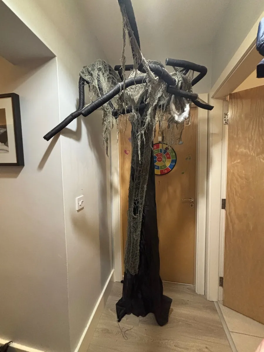 Halloween tree - Image 1