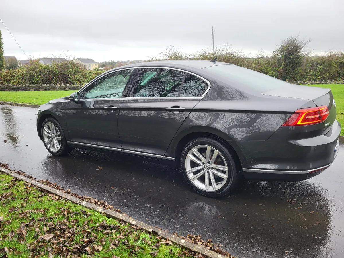 Volkswagen Passat  HIGHLINE LEATHER - Image 4