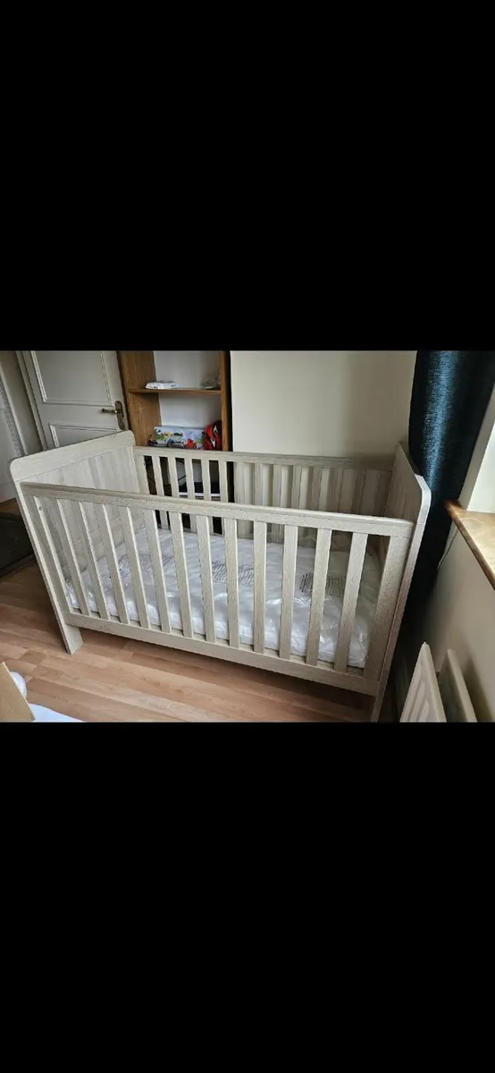 Mama's & Papa's Cotbed & mattress - Image 1
