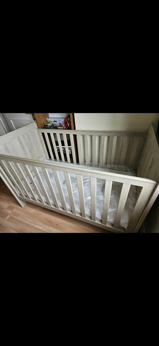 Mama's & Papa's Cotbed & mattress - Image 2