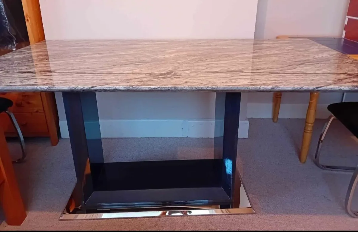 Dining table - Image 2