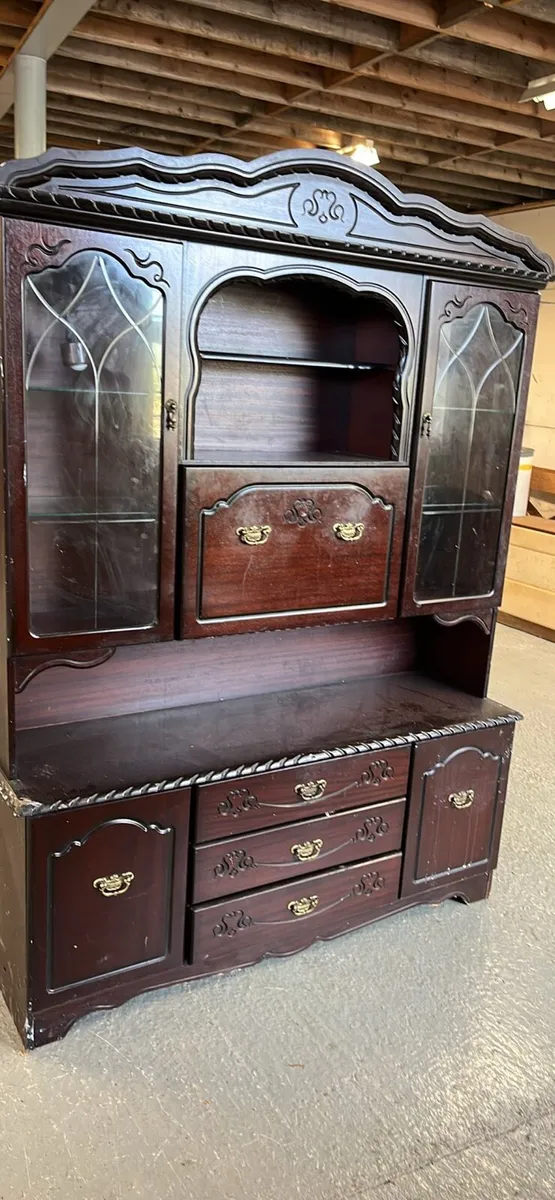 Cabinet - Image 1