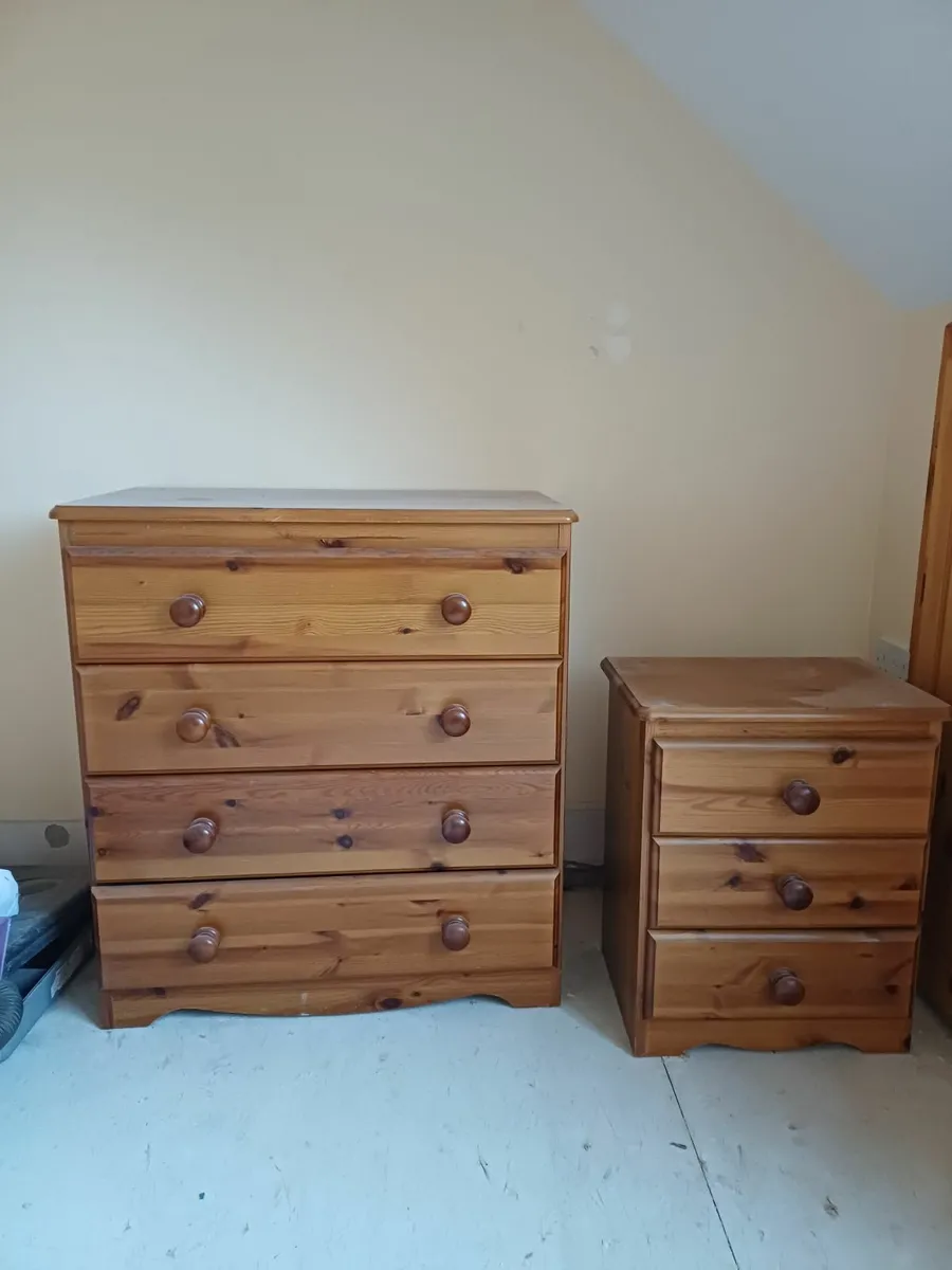Bedroom furniture - Image 2