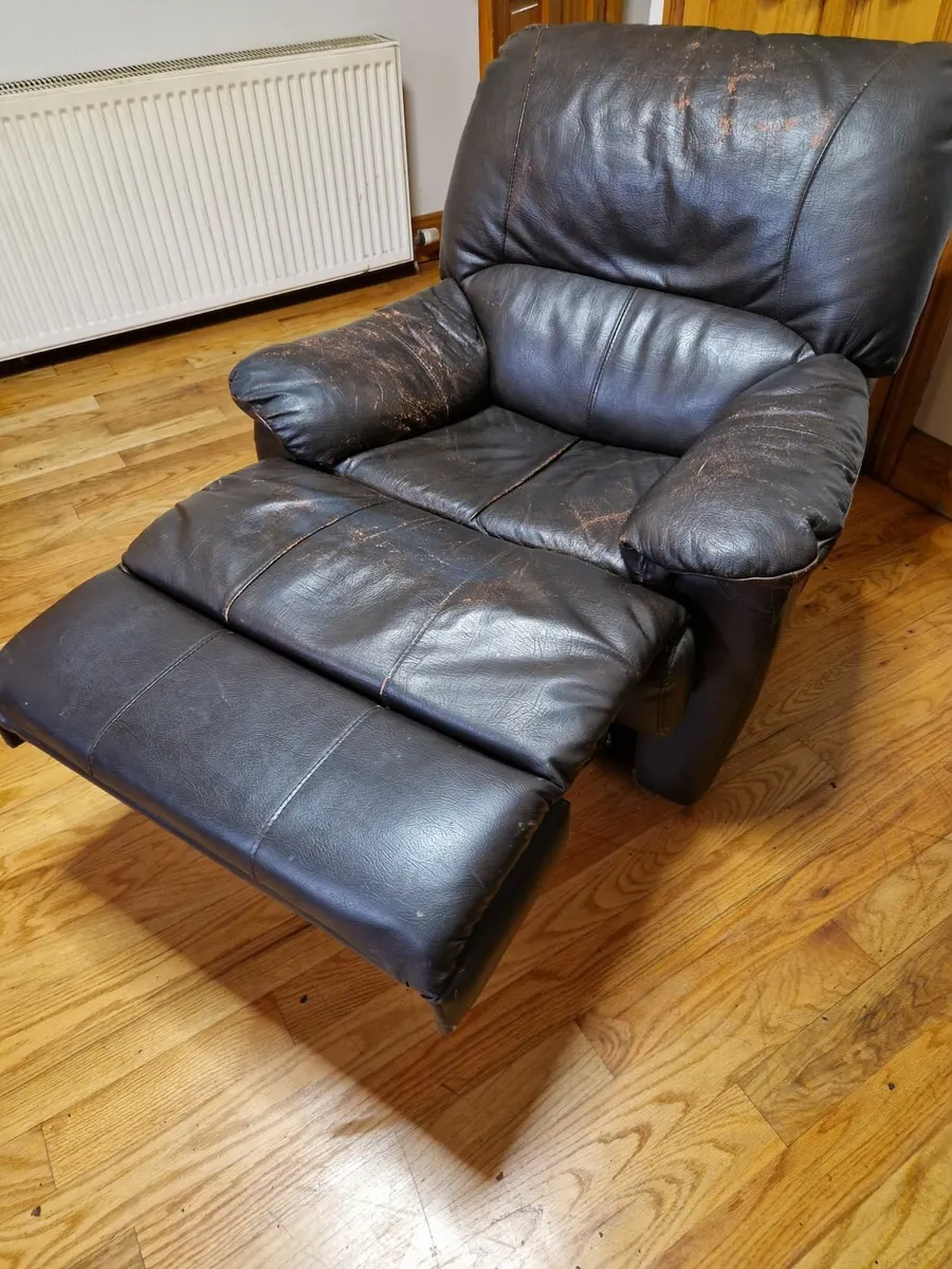 3 settee & reclining armchair - Image 4