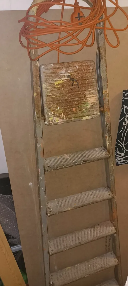 Metal Steps,& , Extension Cable - Image 1