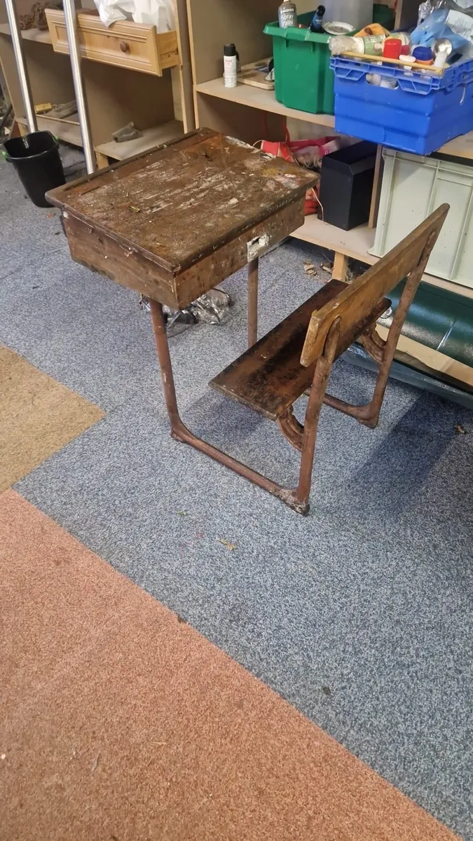 School desks - Image 1