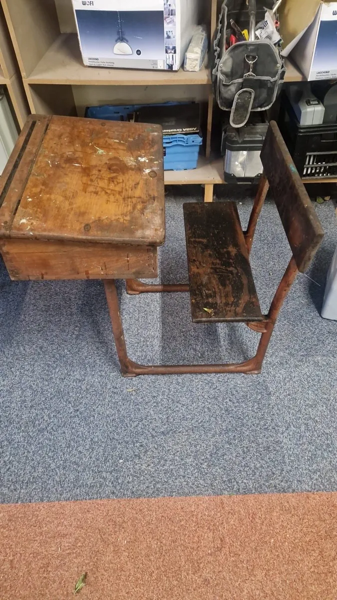 School desks - Image 3