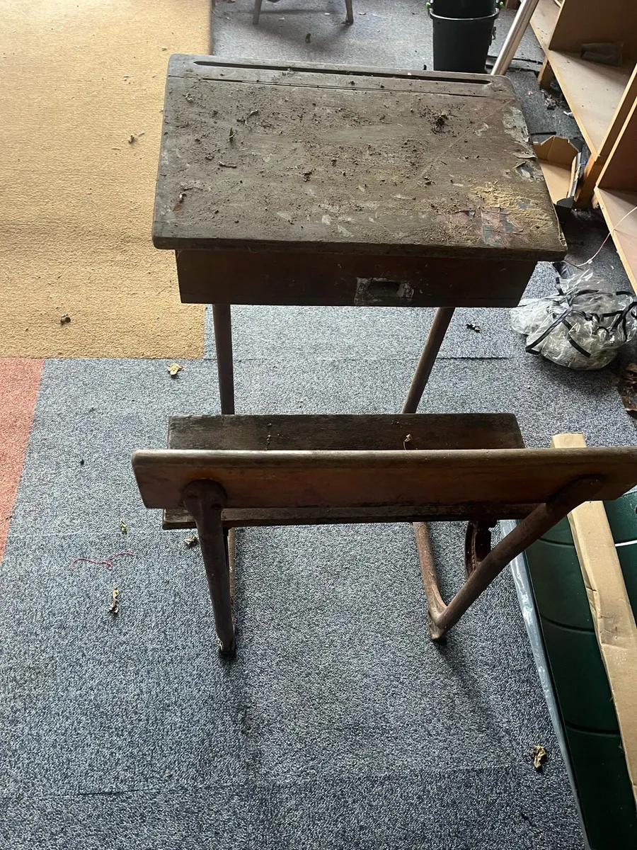School desks - Image 4