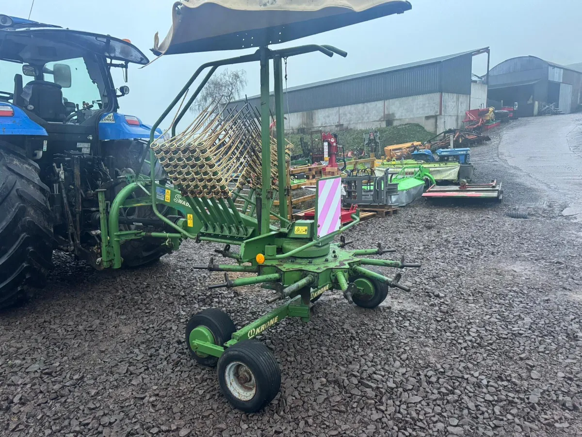 Krone single rotor rake - Image 2