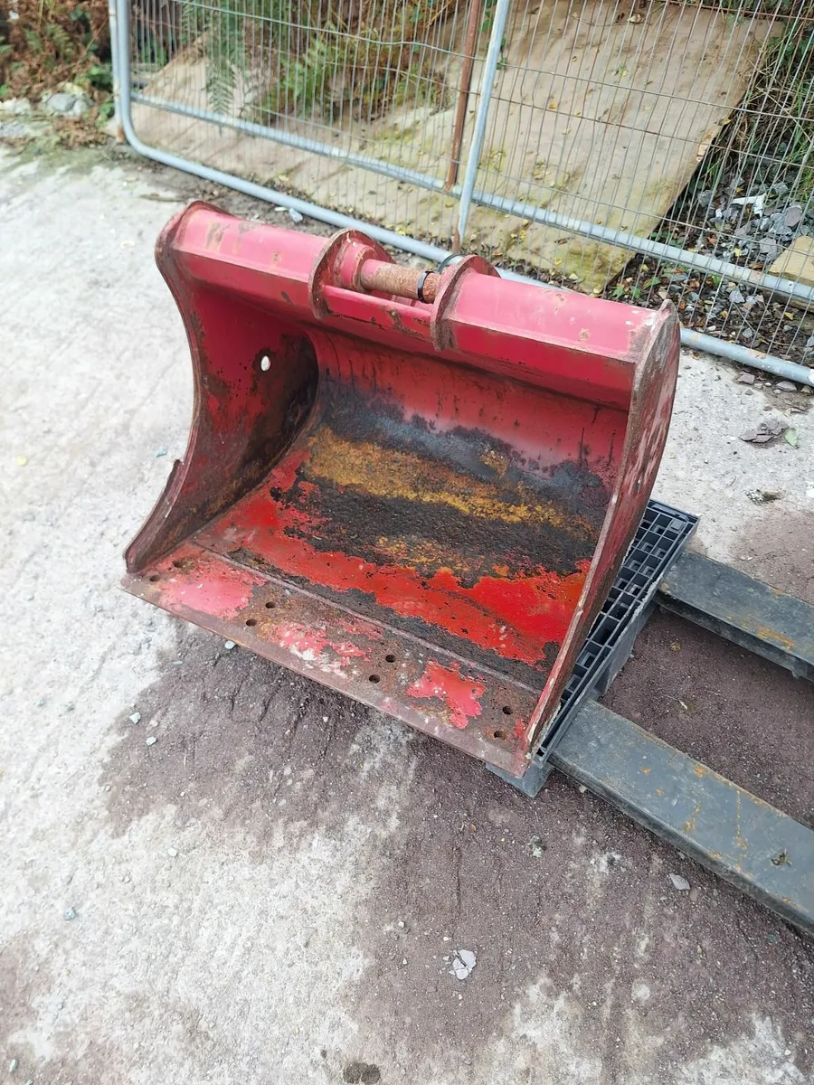 30" 40mm pins bucket no teeth - Image 4