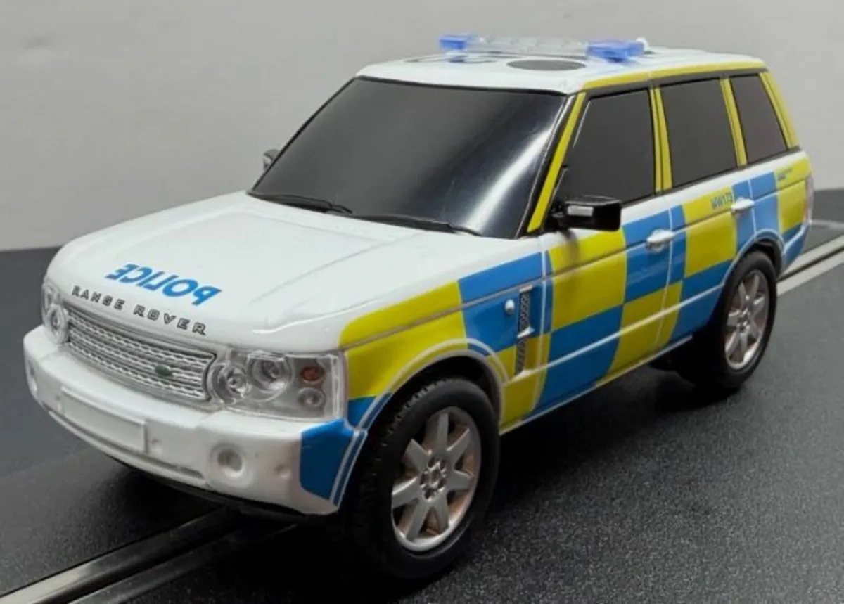 A Police Range Rover. - Image 1