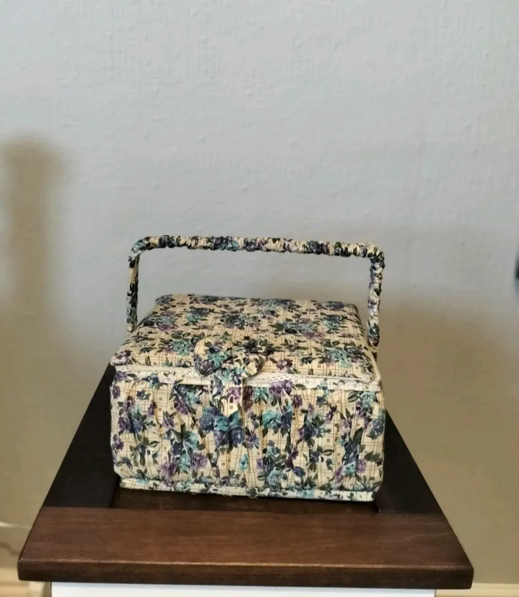 Sewing box - Image 1