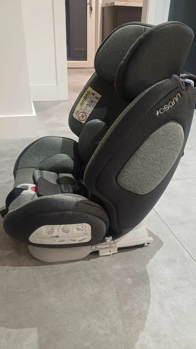 Osann grey infant  car seat 360 rotation - Image 1
