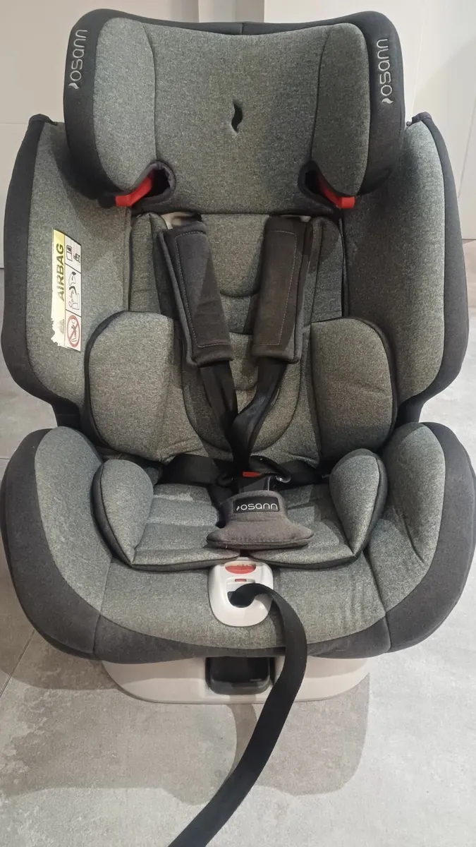 Osann grey infant  car seat 360 rotation - Image 4
