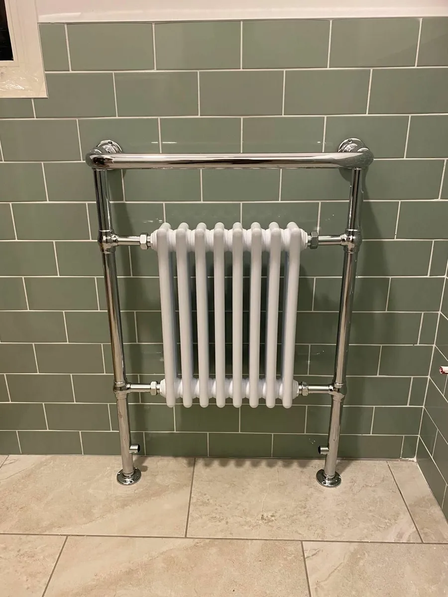 Vintage Style Towel Rail - Image 1
