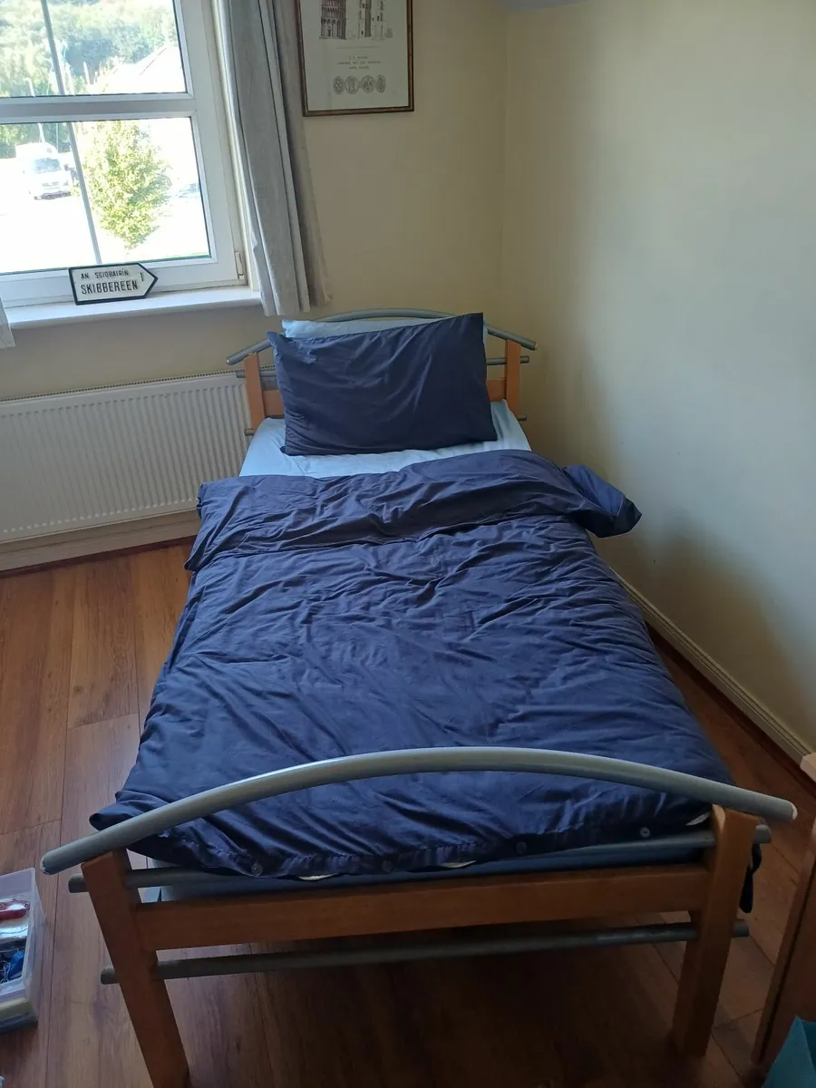 Single bed - Image 1