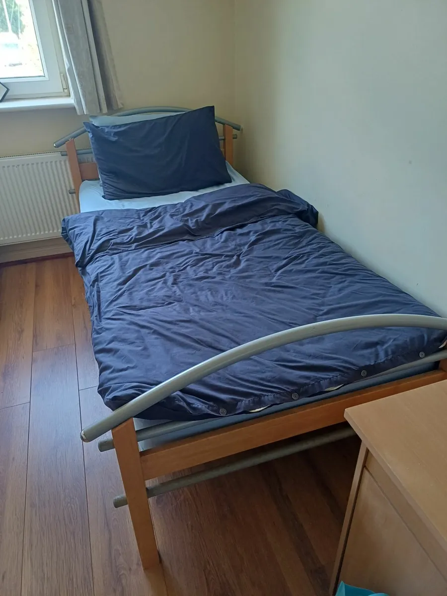 Single bed - Image 2