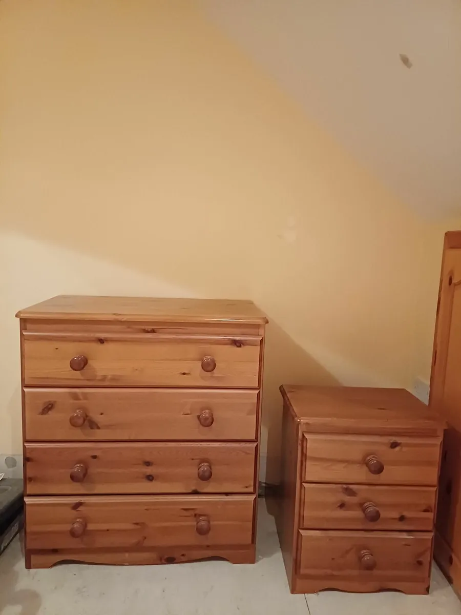 Bedroom furniture - Image 4